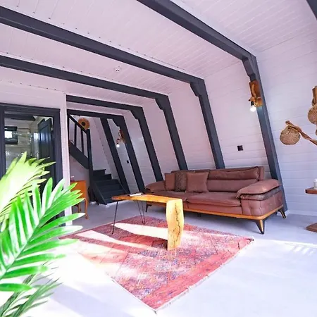Kibar Hotell *